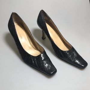 Karen Scott Leather Pumps